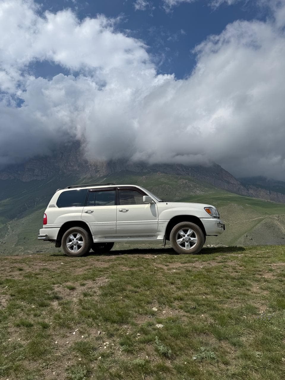 Внедорожник Lexus LX