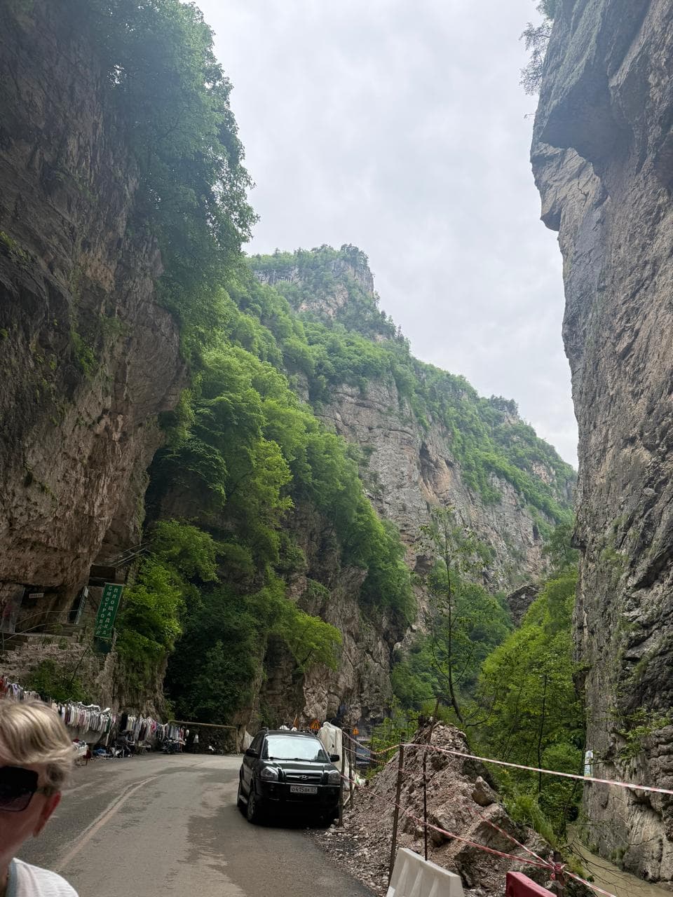 Отвесные скалы Чегемского ущелья