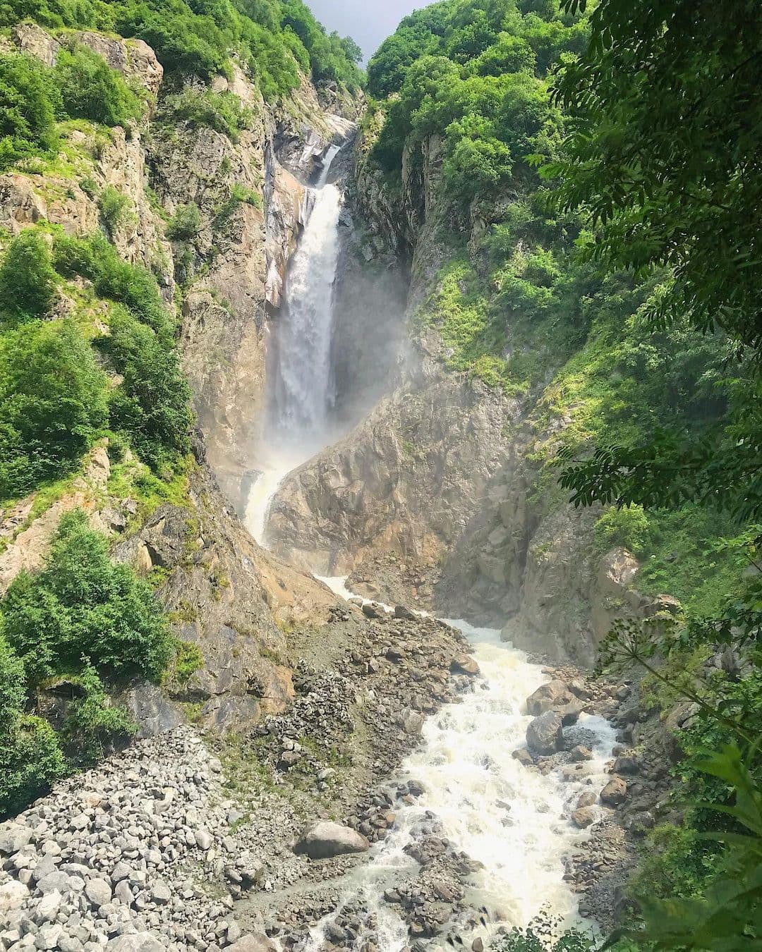 Нарзанный источник и водопад Зеркальный